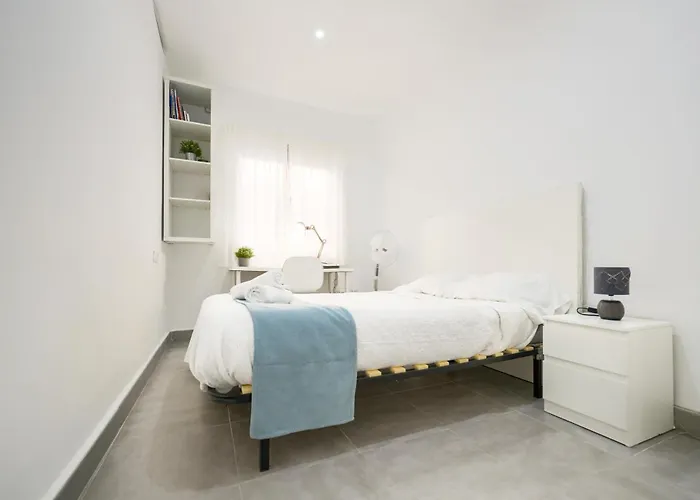 Plaza Falla Caleta * 加的斯